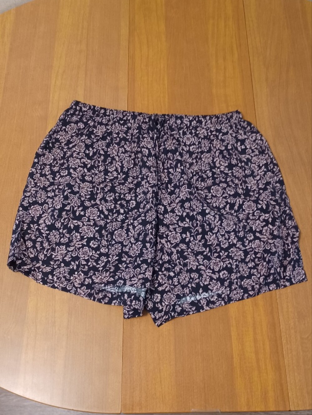Torrid Black Floral Shorts Womens Plus 0X (Inseam 4") Drawstring Waist Pockets